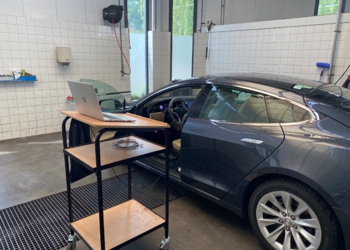 Tesla met Notebook HR